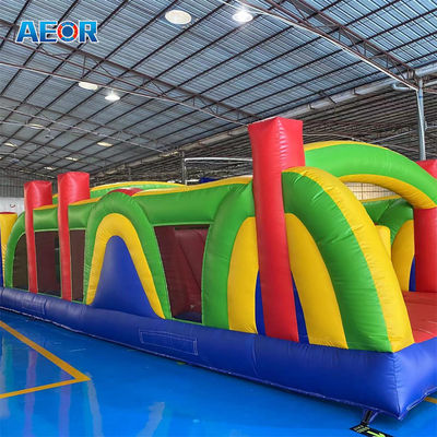 Course d'obstacles gonflables pour les enfants