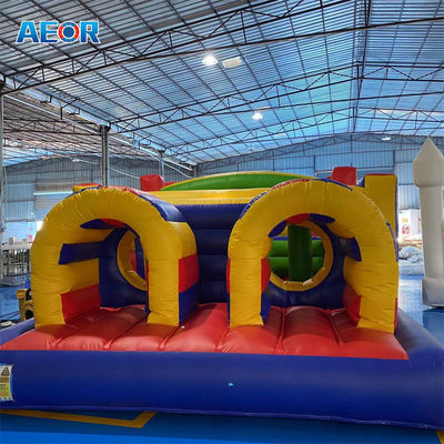 Course d'obstacles gonflables pour les enfants