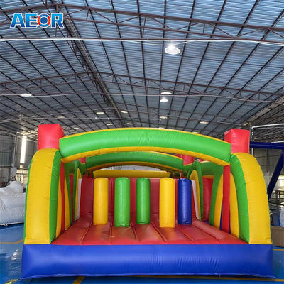 Course d'obstacles gonflables pour les enfants
