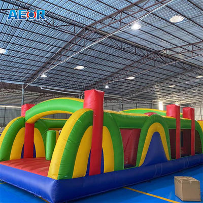 Course d'obstacles gonflables pour les enfants
