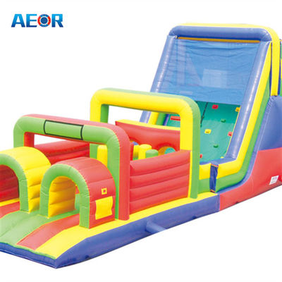 Course d'obstacles gonflables pour les enfants