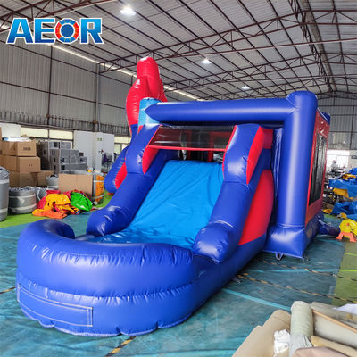 Un château gonflable pour les enfants. Un château gonflable pour les enfants. Un château gonflable.