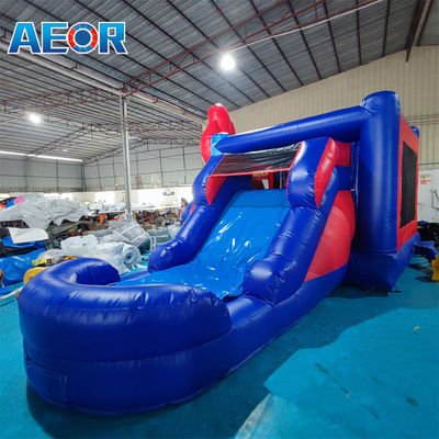 Un château gonflable pour les enfants. Un château gonflable pour les enfants. Un château gonflable.