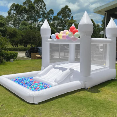 Fête en plein air Maison à rebond blanche Château gonflable pour enfants avec trou de balle