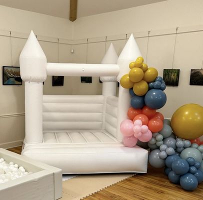 Équipement de soirée Location maison de saut blanche Château de saut pompeur