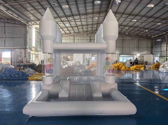 Buen precio Castillo inflable blanco comercial con tobogán de agua para entretenimiento en línea